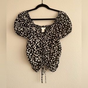 Puff sleeve flower print top in black and white - H&M
